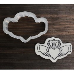 Cookie cutter claddagh  -  3.76" x 2.47" - Cookie Countess