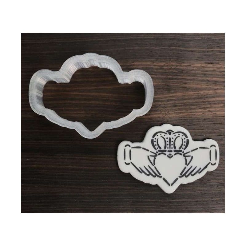 Cookie cutter claddagh  -  3.76" x 2.47" - Cookie Countess
