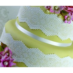 Broderie Anglaise - 3D lace mat - Claire Bowman