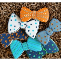 Cookie cutter bow tie - 4" - Ann Clark